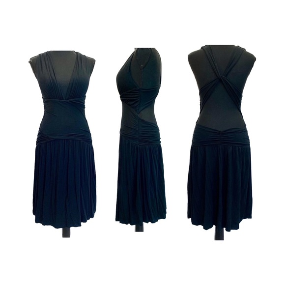 Minimalistic Backless Dress - Picture 1 of 5